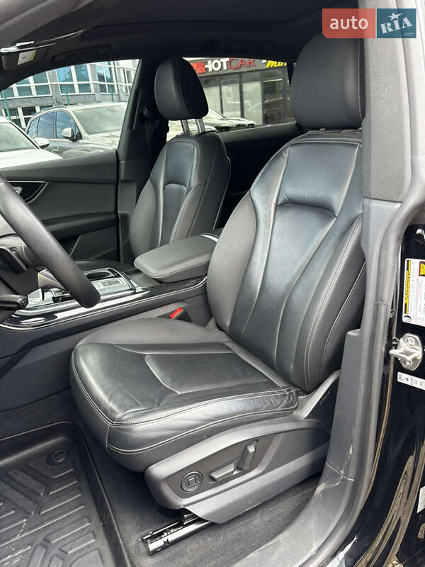 Позашляховик / Кросовер Audi Q8 2019 в Стрию