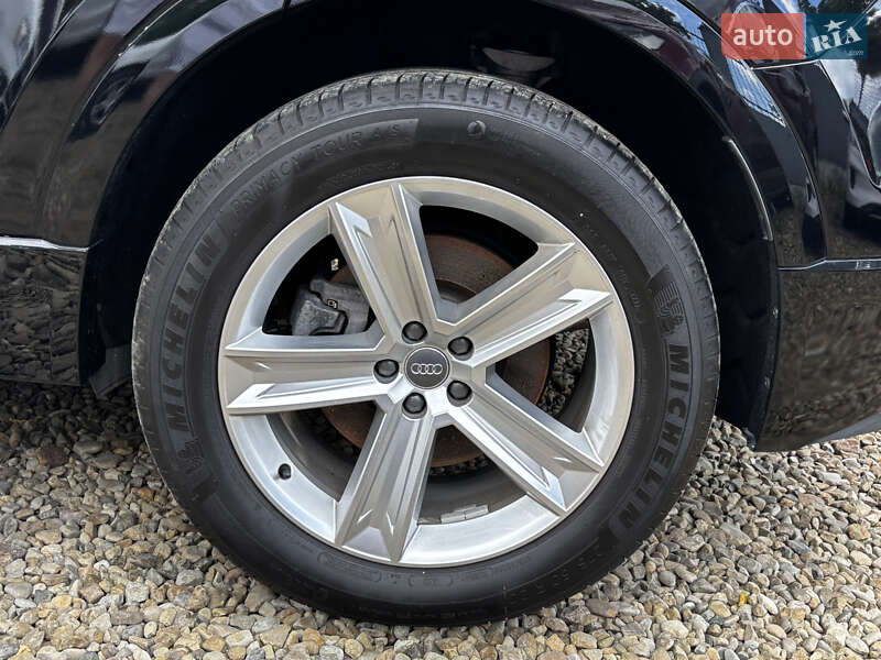 Позашляховик / Кросовер Audi Q8 2019 в Стрию