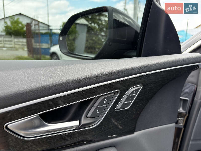Позашляховик / Кросовер Audi Q8 2019 в Стрию