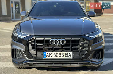 Позашляховик / Кросовер Audi Q8 2020 в 