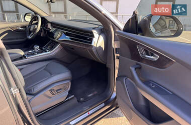 Позашляховик / Кросовер Audi Q8 2020 в 
