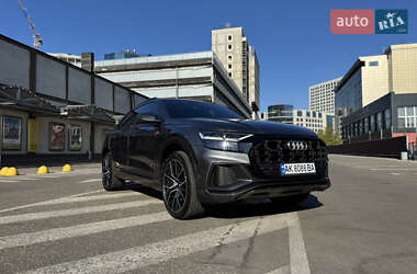 Позашляховик / Кросовер Audi Q8 2020 в 