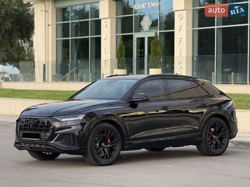 Позашляховик / Кросовер Audi Q8 2018 в Дніпрі