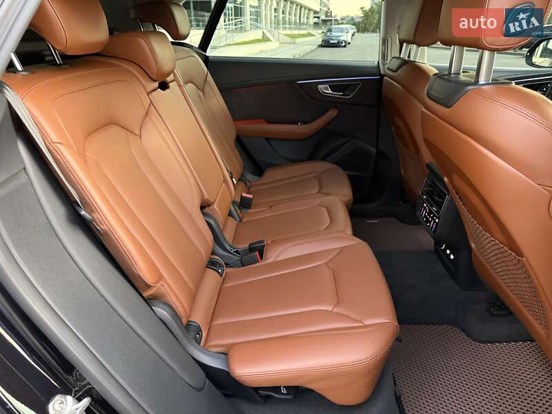 Позашляховик / Кросовер Audi Q8 2018 в Дніпрі