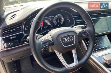 Внедорожник / Кроссовер Audi Q8 2021 в 