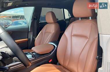 Внедорожник / Кроссовер Audi Q8 2021 в 