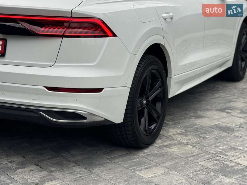 Позашляховик / Кросовер Audi Q8 2018 в Луцьку