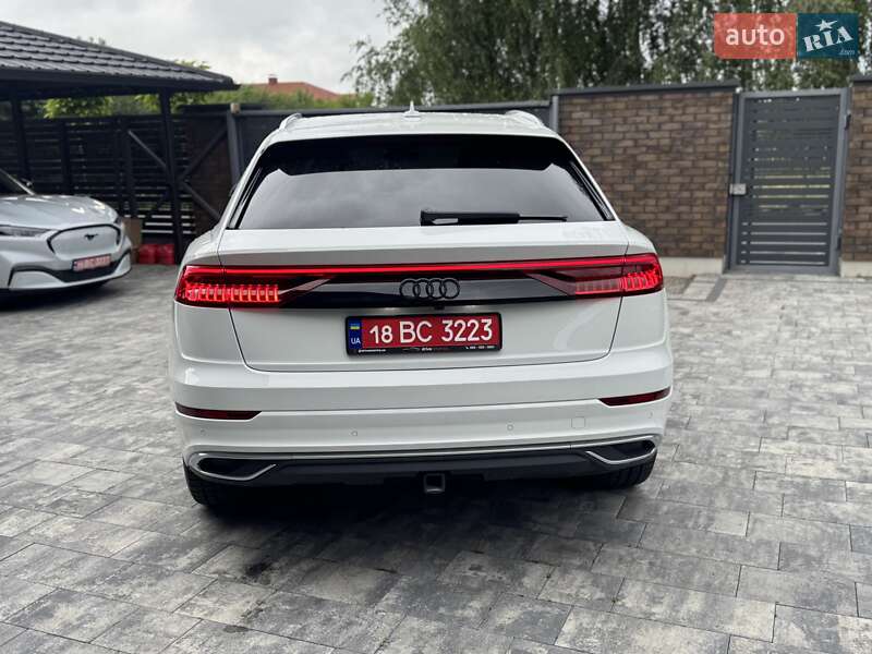 Позашляховик / Кросовер Audi Q8 2018 в Луцьку
