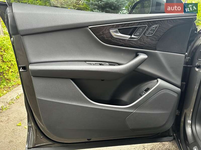 Внедорожник / Кроссовер Audi Q8 2019 в Киеве
