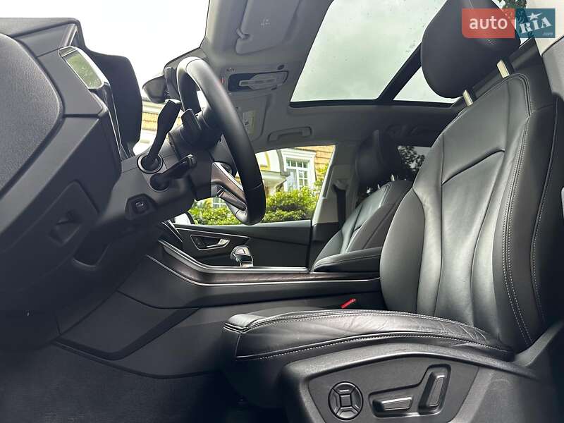 Внедорожник / Кроссовер Audi Q8 2019 в Киеве