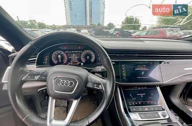 Внедорожник / Кроссовер Audi Q8 2018 в 