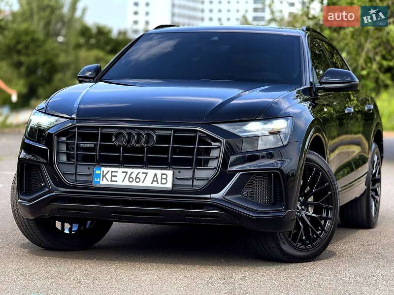 Внедорожник / Кроссовер Audi Q8 2018 в 