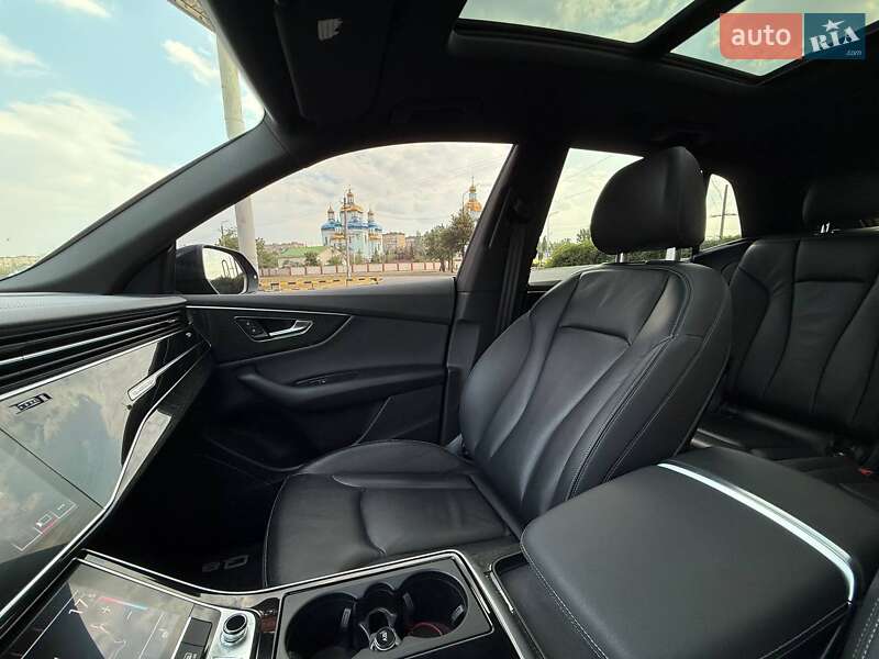 Внедорожник / Кроссовер Audi Q8 2018 в Кривом Роге