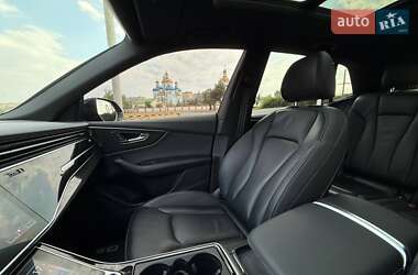 Внедорожник / Кроссовер Audi Q8 2018 в 