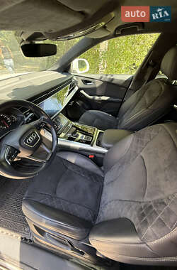 Внедорожник / Кроссовер Audi Q8 2019 в 