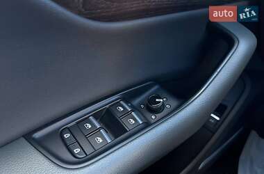 Внедорожник / Кроссовер Audi Q8 2018 в 