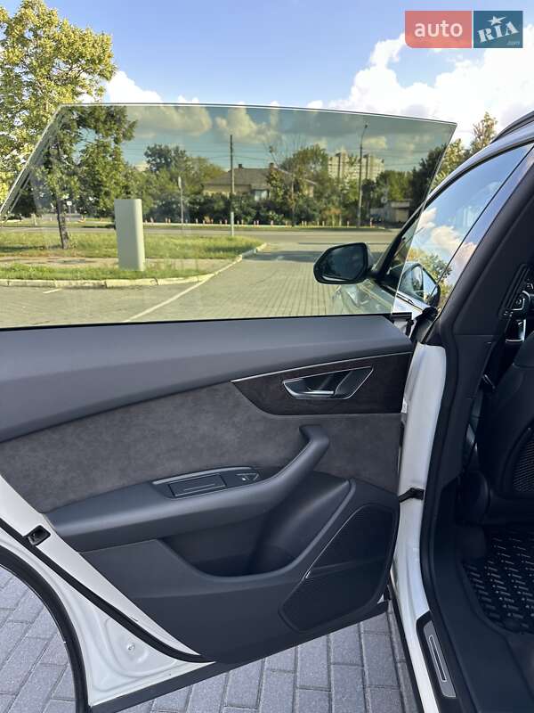 Позашляховик / Кросовер Audi Q8 2019 в Києві
