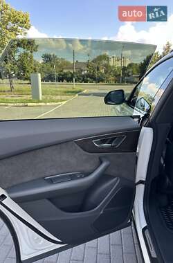 Внедорожник / Кроссовер Audi Q8 2019 в 