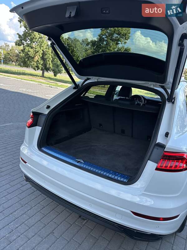 Позашляховик / Кросовер Audi Q8 2019 в Києві