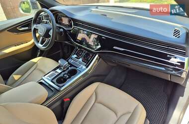 Позашляховик / Кросовер Audi Q8 2021 в 