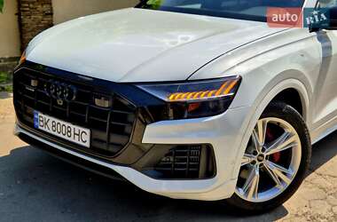 Позашляховик / Кросовер Audi Q8 2021 в 