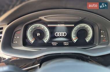 Позашляховик / Кросовер Audi Q8 2021 в 