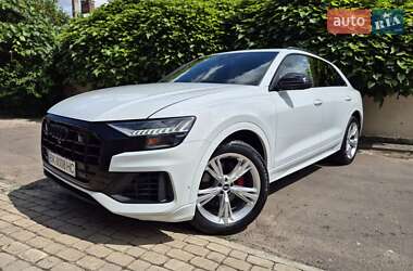 Позашляховик / Кросовер Audi Q8 2021 в 