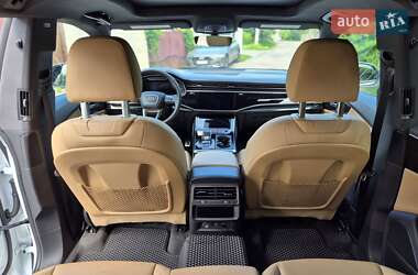Позашляховик / Кросовер Audi Q8 2021 в 