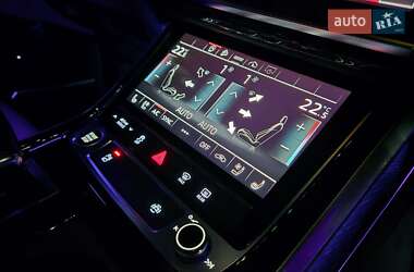 Позашляховик / Кросовер Audi Q8 2021 в 