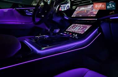 Позашляховик / Кросовер Audi Q8 2021 в 