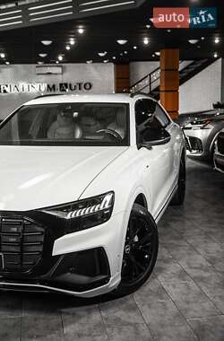 Внедорожник / Кроссовер Audi Q8 2021 в 