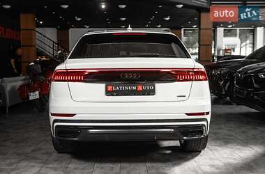 Внедорожник / Кроссовер Audi Q8 2021 в 