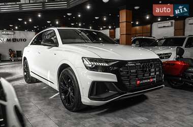 Внедорожник / Кроссовер Audi Q8 2021 в 