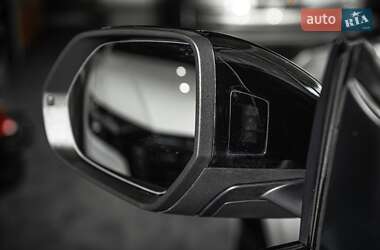Внедорожник / Кроссовер Audi Q8 2021 в 