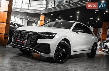 Внедорожник / Кроссовер Audi Q8 2021 в 