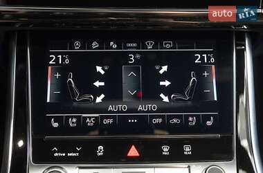 Внедорожник / Кроссовер Audi Q8 2021 в 