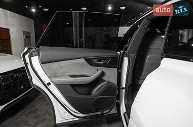 Внедорожник / Кроссовер Audi Q8 2021 в 