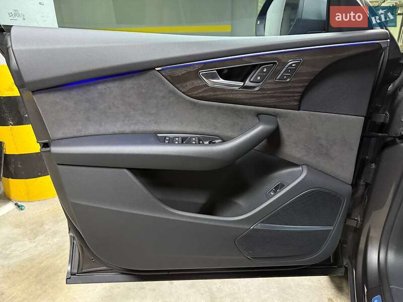 Позашляховик / Кросовер Audi Q8 2019 в Києві