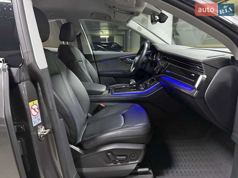 Позашляховик / Кросовер Audi Q8 2019 в Києві
