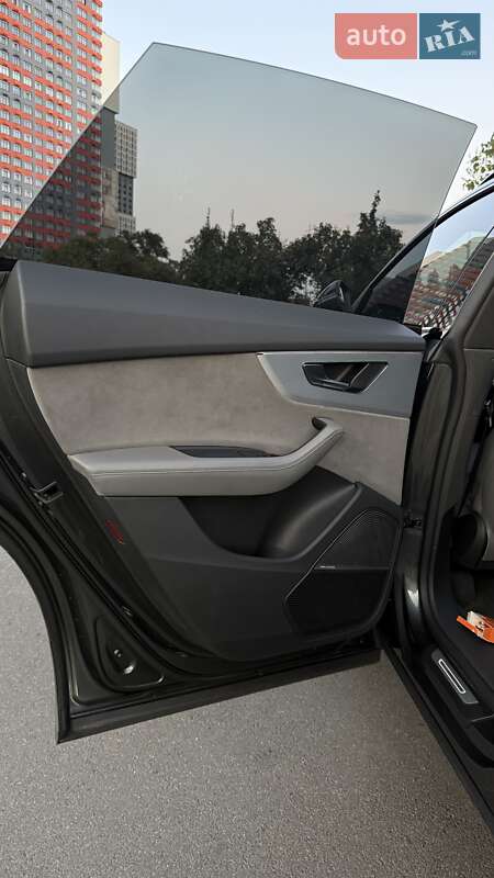 Внедорожник / Кроссовер Audi Q8 2018 в Киеве