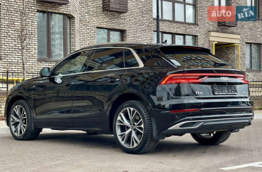 Внедорожник / Кроссовер Audi Q8 2021 в 