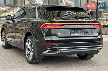 Внедорожник / Кроссовер Audi Q8 2021 в 