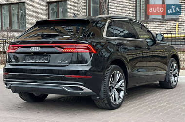 Внедорожник / Кроссовер Audi Q8 2021 в 