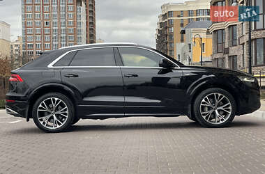 Внедорожник / Кроссовер Audi Q8 2021 в 