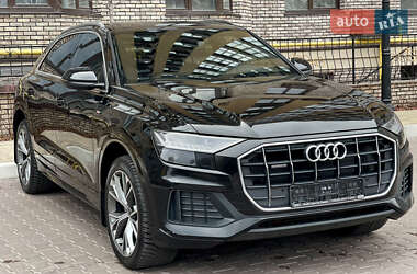 Внедорожник / Кроссовер Audi Q8 2021 в 