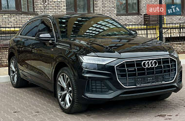 Внедорожник / Кроссовер Audi Q8 2021 в 