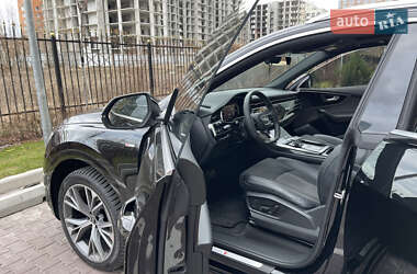 Внедорожник / Кроссовер Audi Q8 2021 в 