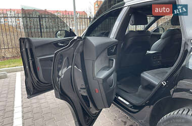 Внедорожник / Кроссовер Audi Q8 2021 в 