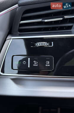 Внедорожник / Кроссовер Audi Q8 2022 в 