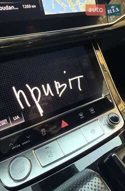 Внедорожник / Кроссовер Audi Q8 2020 в 